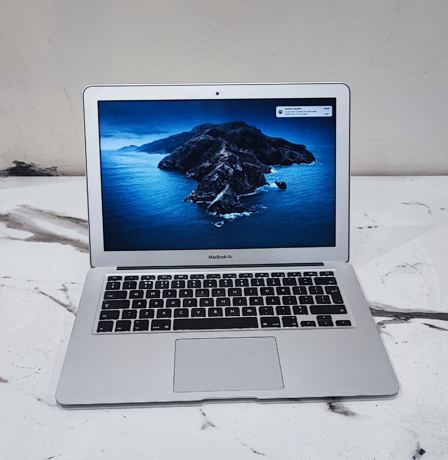 Apple MacBook Air A1466 – Slim, Premium & Reliable