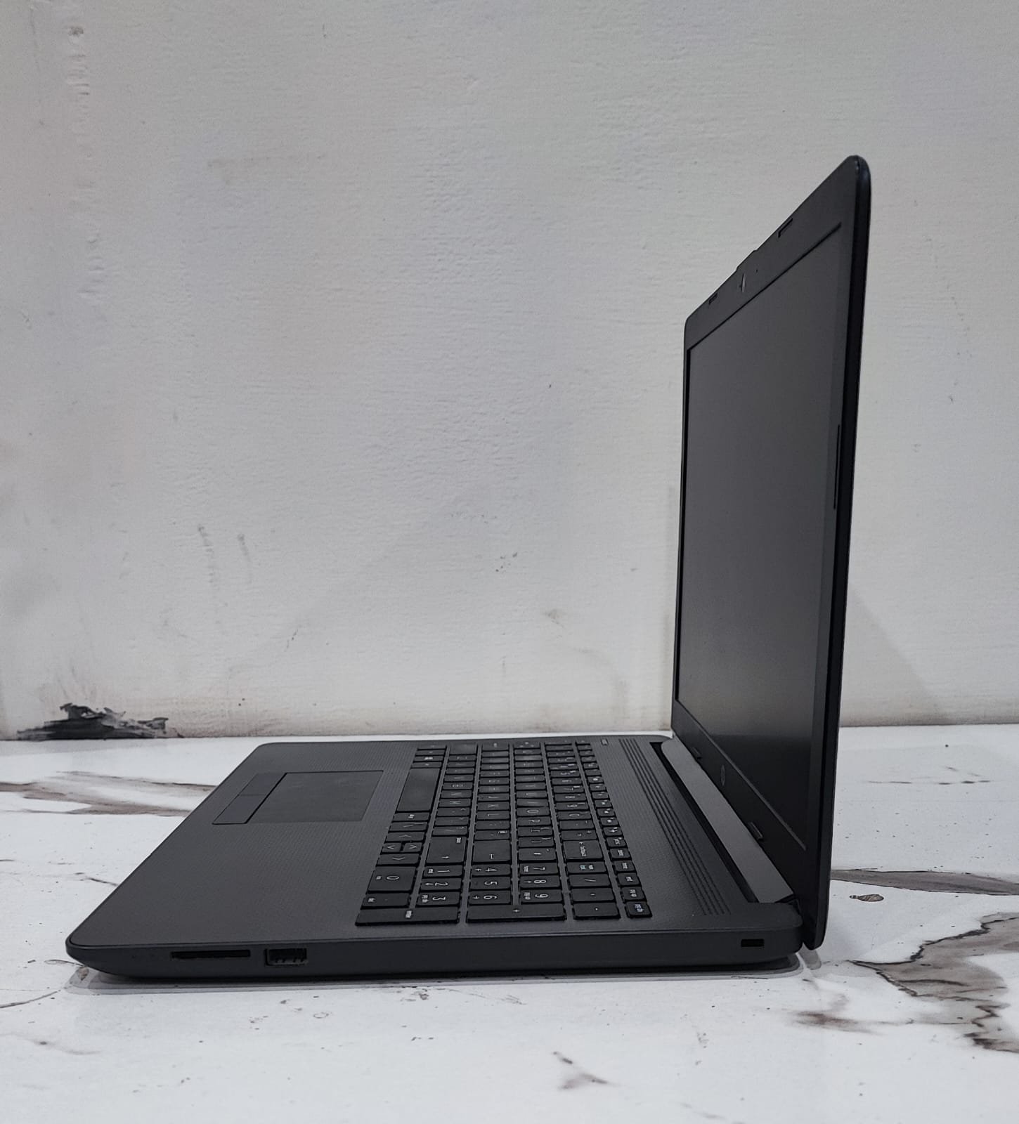 HP 255 G7 Laptop – Powerful Performance with Dedicated Graphics - Image 2